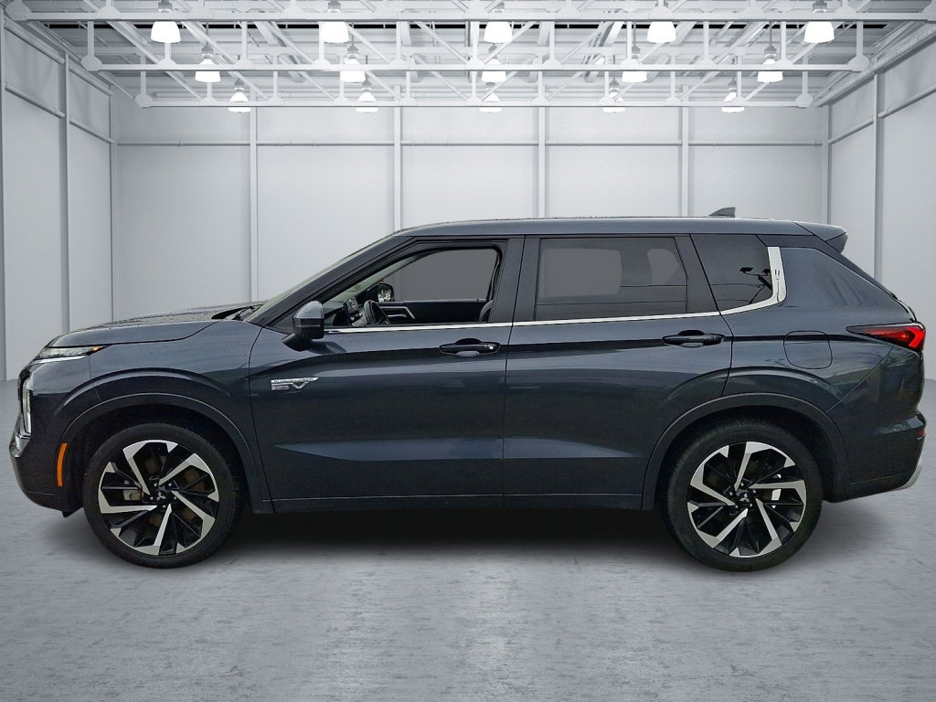 Used 2024 Mitsubishi Outlander 4WD Plug-In Hybrid image 2