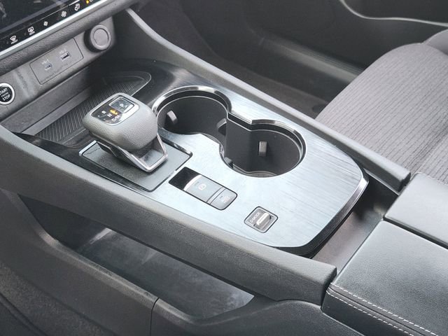 Used 2022 Nissan Rogue SV image 17