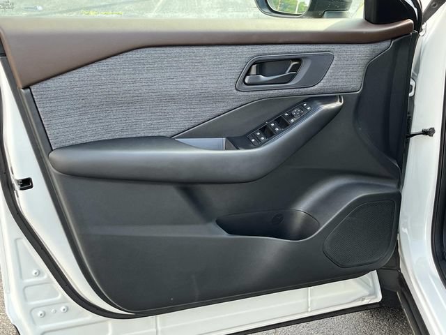 Used 2023 Nissan Rogue S AWD/4WD image 24