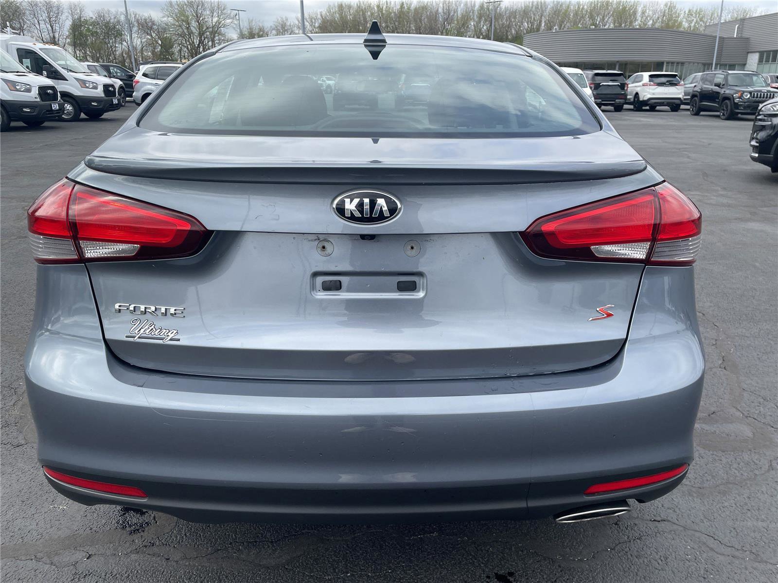 Used 2017 Kia Forte S FWD image 4