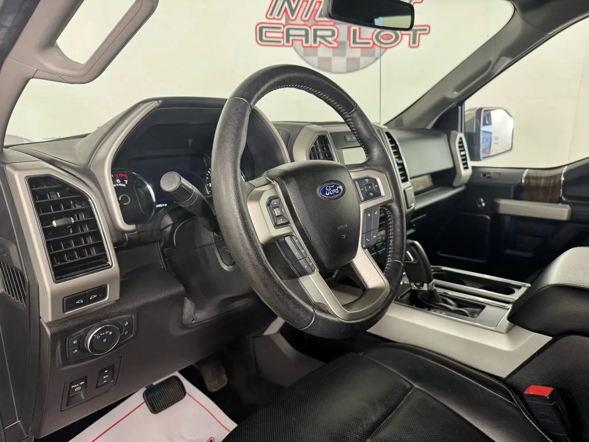 Used 2018 Ford F150 Lariat w/ Equipment Group 502A Luxury image 10