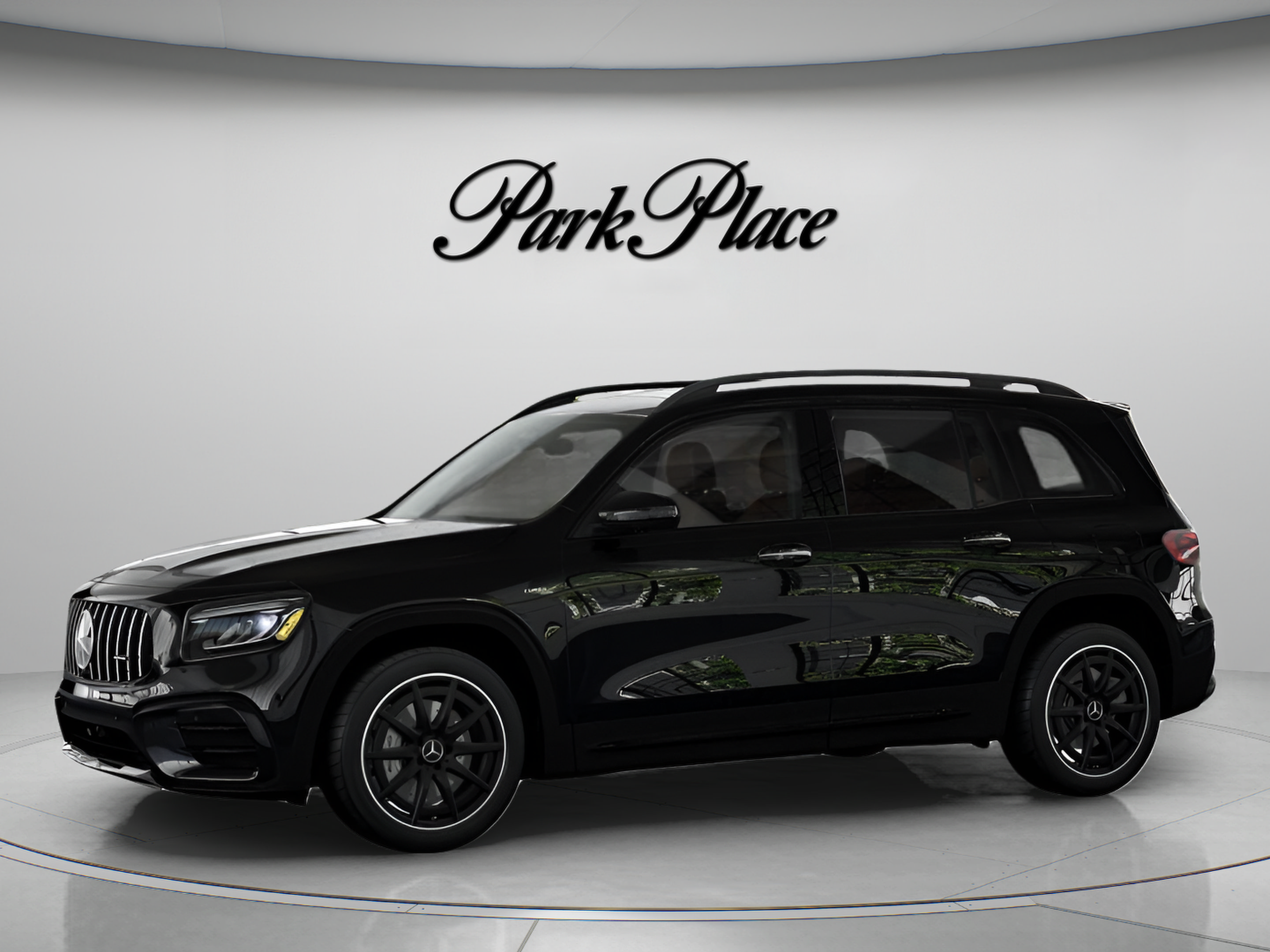 Used 2026 Mercedes-Benz GLB 35 AMG 4MATIC image 4
