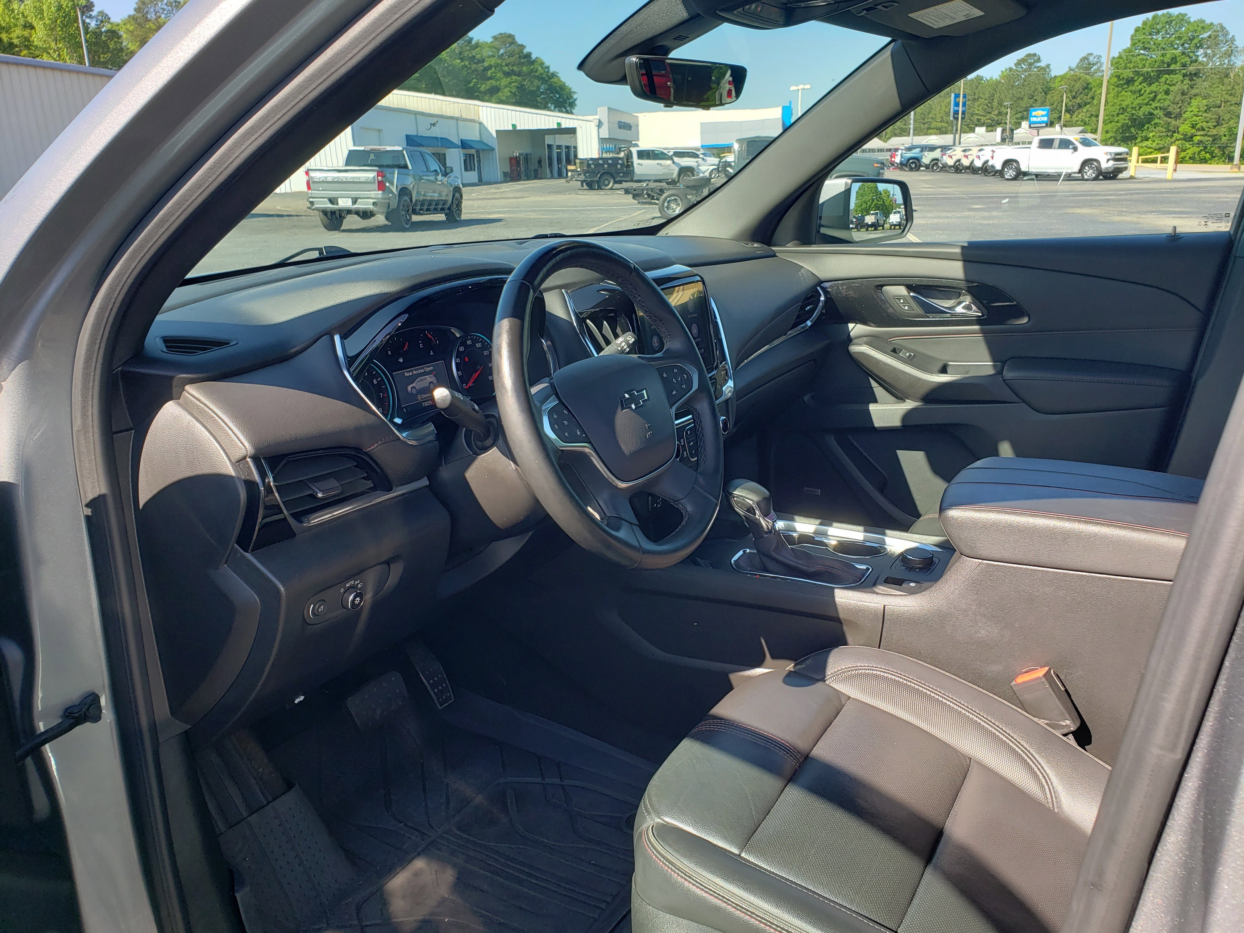 Used 2023 Chevrolet Traverse RS w/ LPO, Floor Liner Package FWD image 27