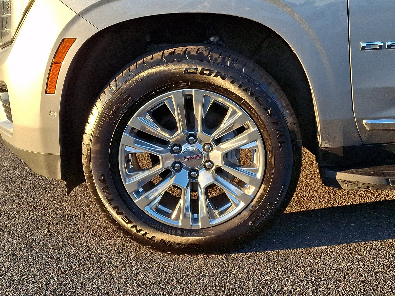 Certified 2025 GMC Yukon Denali image 8