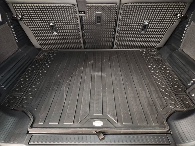 New 2026 Land Rover Defender 110 S image 32