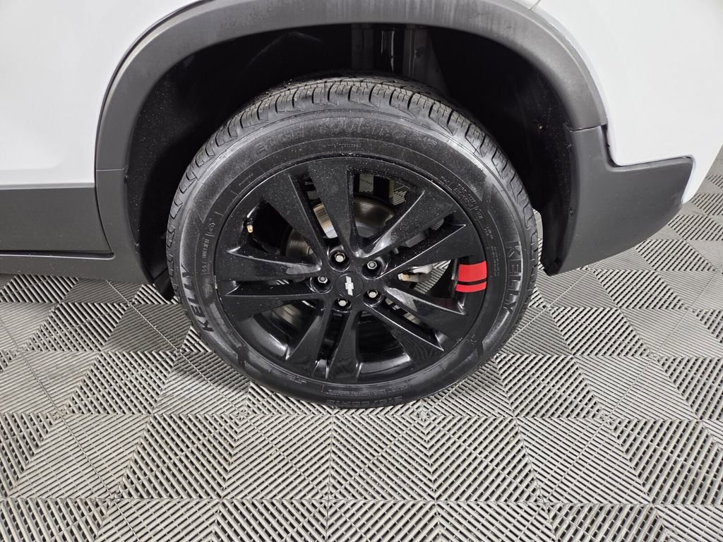 Used 2020 Chevrolet Trax LT w/ Redline Edition image 12