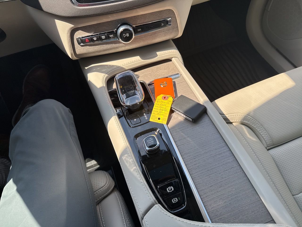 Used 2025 Volvo XC90 B6 Ultra w/ Lounge Package image 30