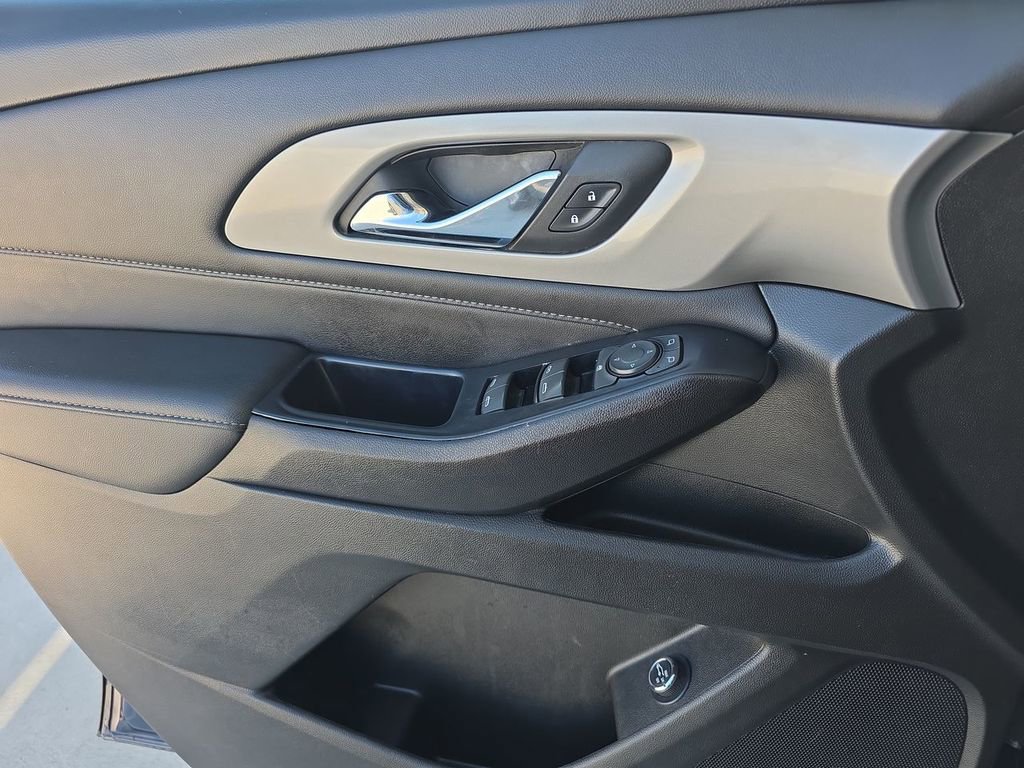 Used 2023 Chevrolet Traverse LT FWD image 24
