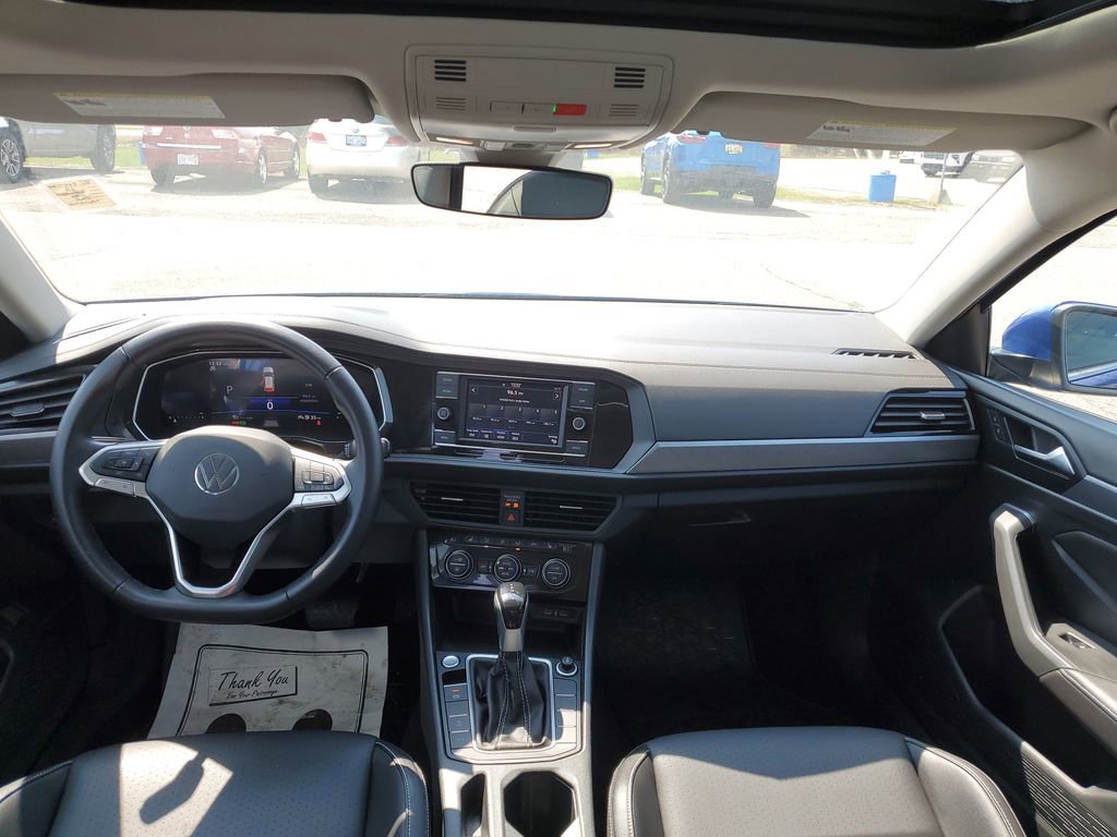 Used 2023 Volkswagen Jetta SE image 27