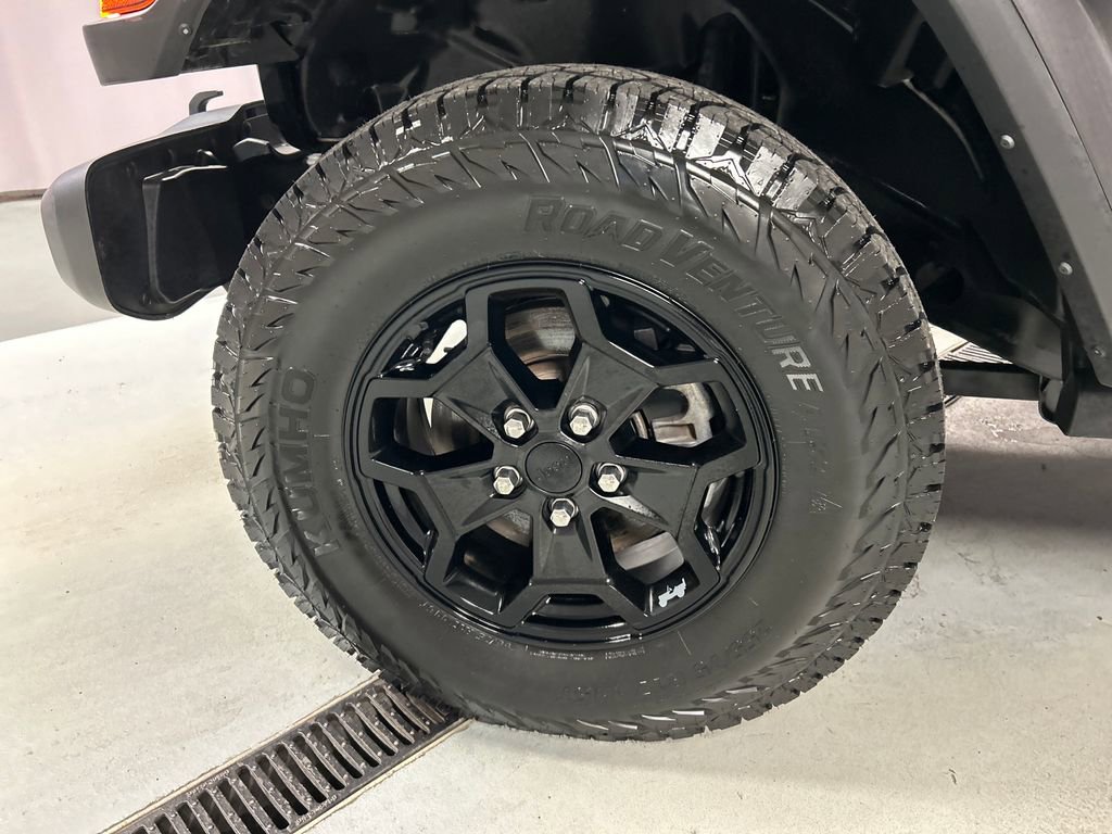 Used 2022 Jeep Gladiator Willys image 9