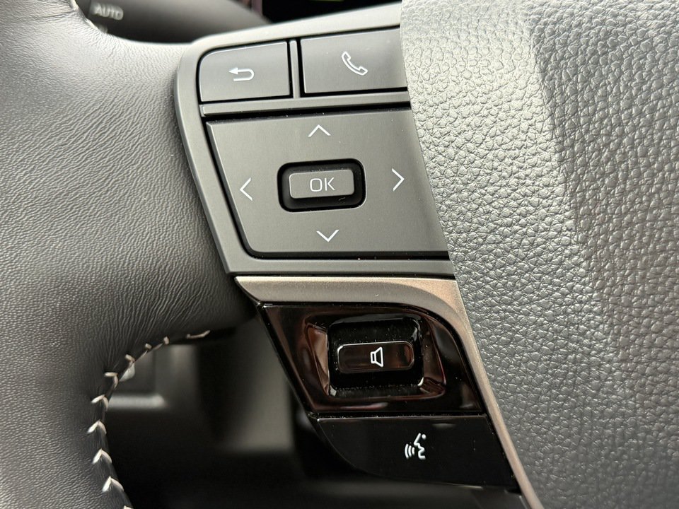 Used 2026 Toyota Camry SE w/ Multimedia Upgrade Package AWD/4WD image 13