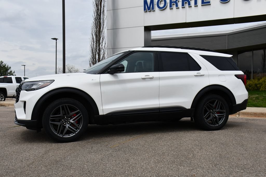 Used 2025 Ford Explorer ST-Line w/ ST-Line Street Pack AWD/4WD image 2