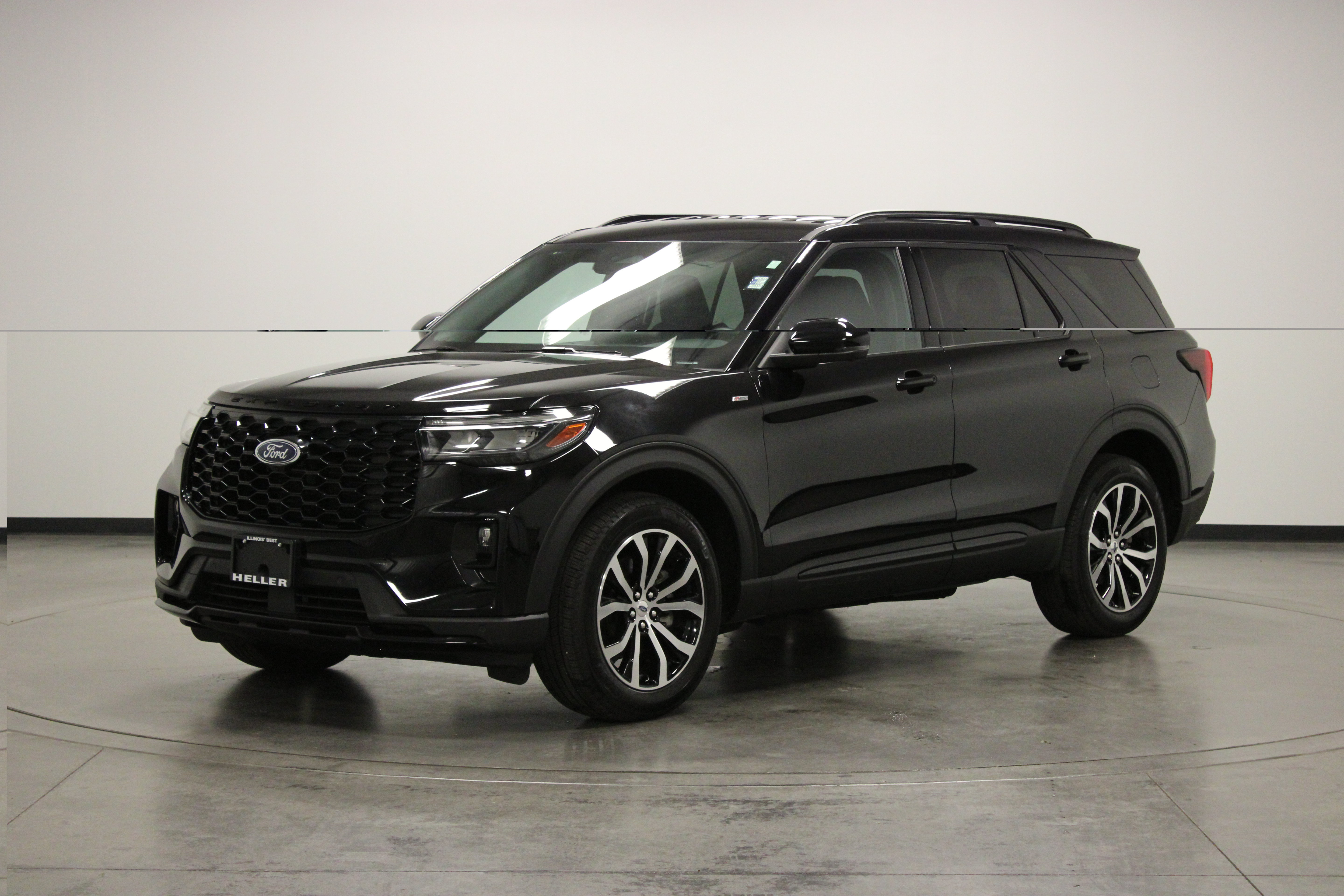 Used 2025 Ford Explorer ST-Line AWD/4WD image 4