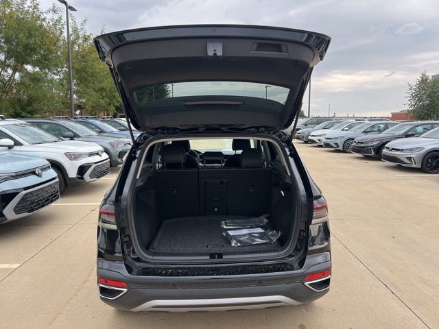 New 2025 Volkswagen Taos SEL image 9