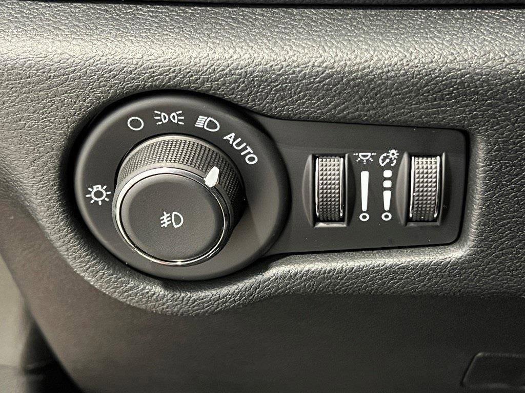 New 2026 Chrysler Pacifica Select image 24