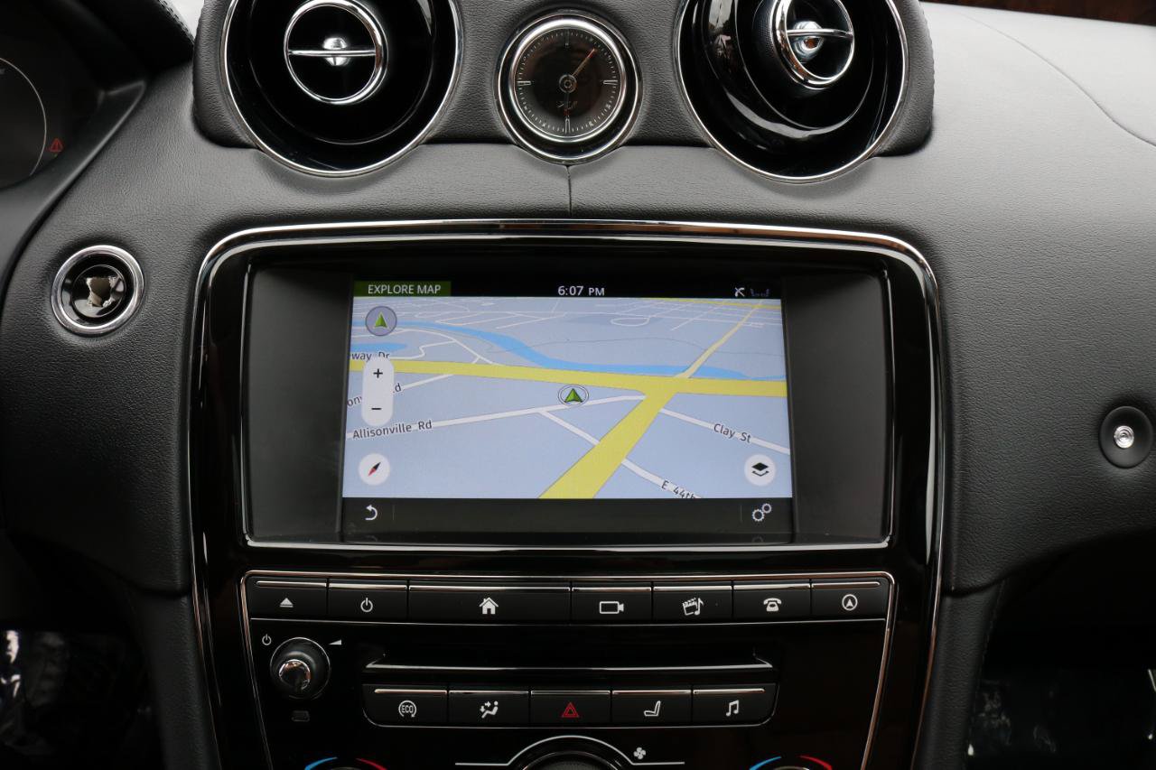 Used 2017 Jaguar XJ R-Sport AWD/4WD image 33