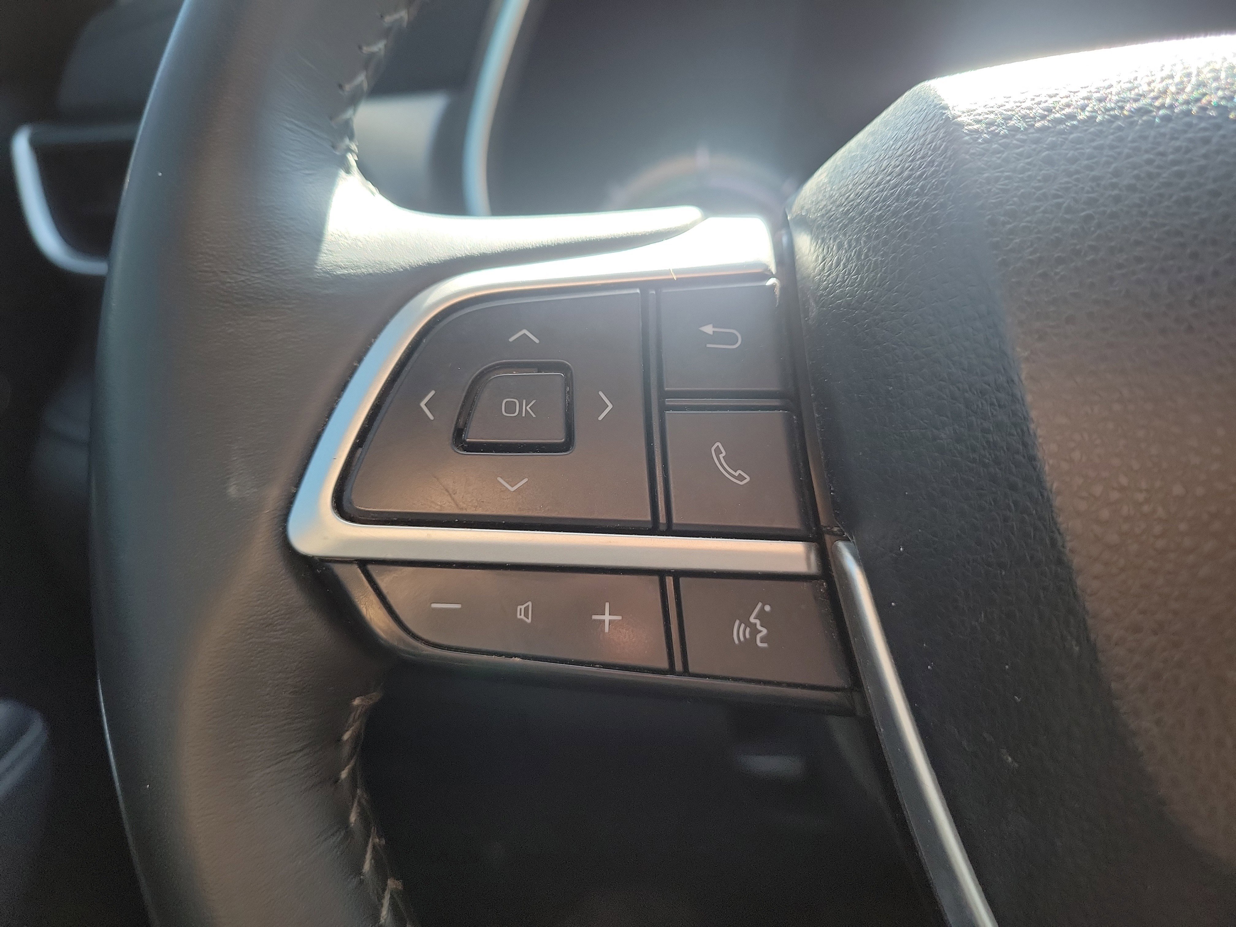 Used 2024 Toyota Highlander XLE image 25