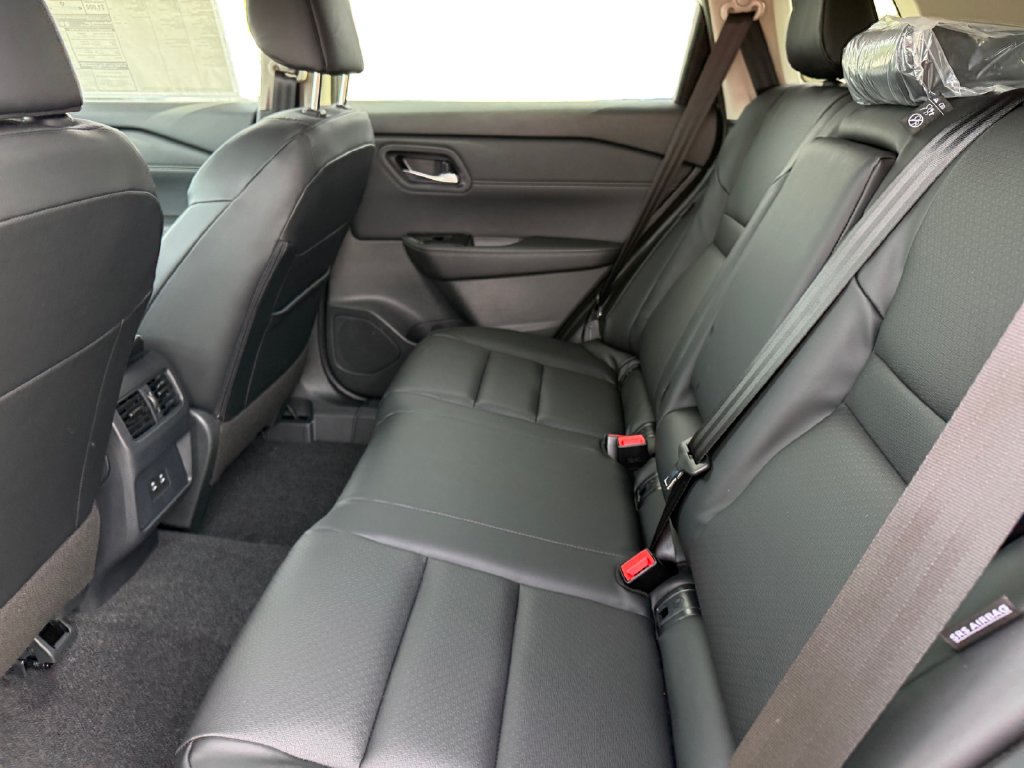 New 2027 Nissan Rogue Dark Armor AWD/4WD image 15