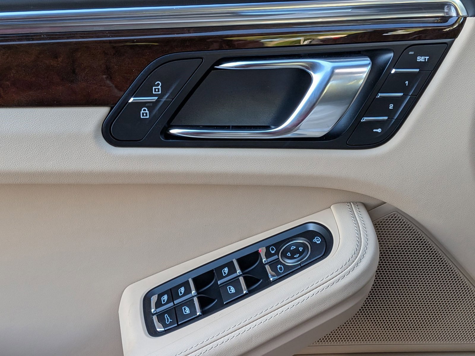 Certified 2025 Porsche Macan GTS image 13