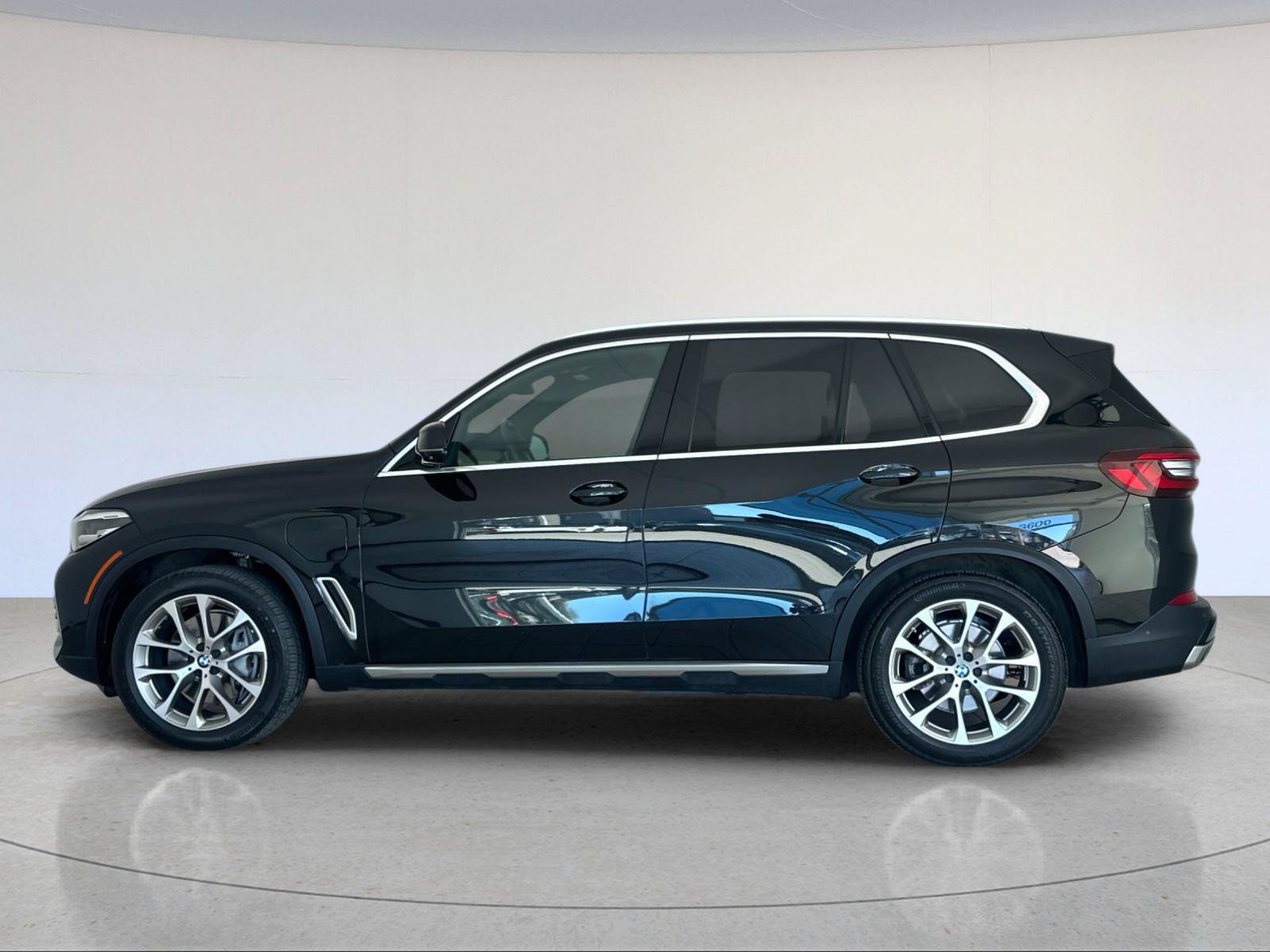 Used 2021 BMW X5 xDrive45e w/ Premium Package AWD/4WD image 3