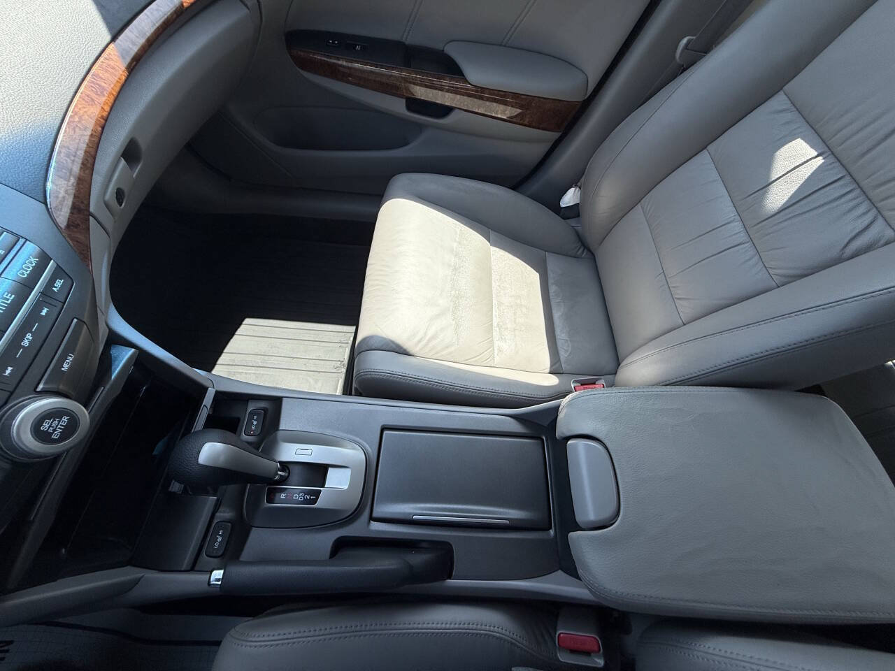 Used 2011 Honda Accord EX-L image 25