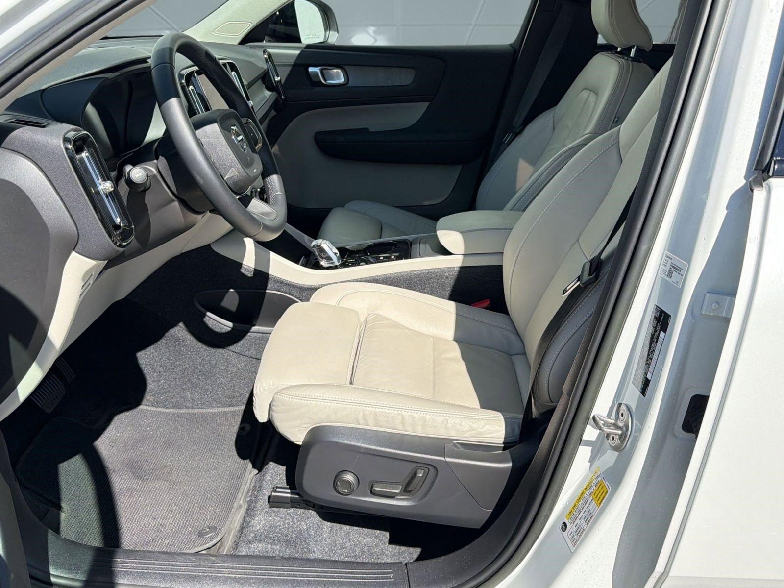 Certified 2023 Volvo XC40 B5 Plus w/ Protection Package Premier image 5