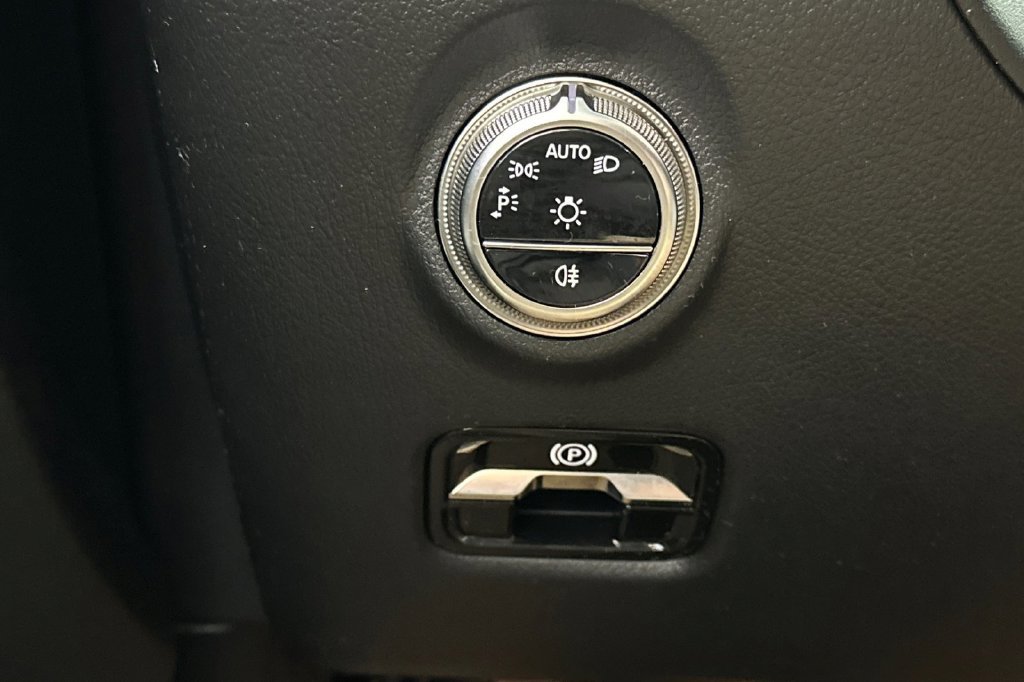 Certified 2026 Mercedes-Benz C 300 Sedan image 33