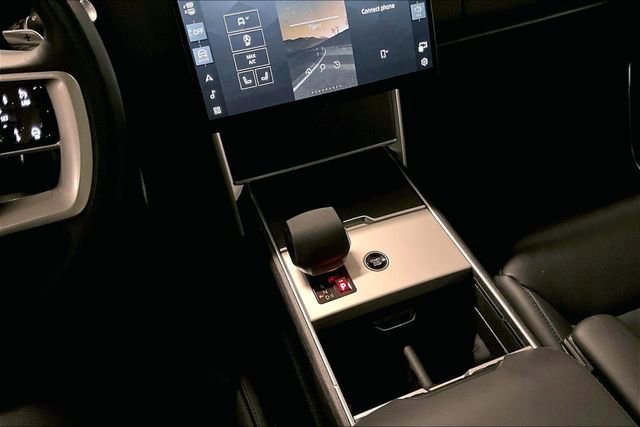 Certified 2024 Land Rover Range Rover SE image 19