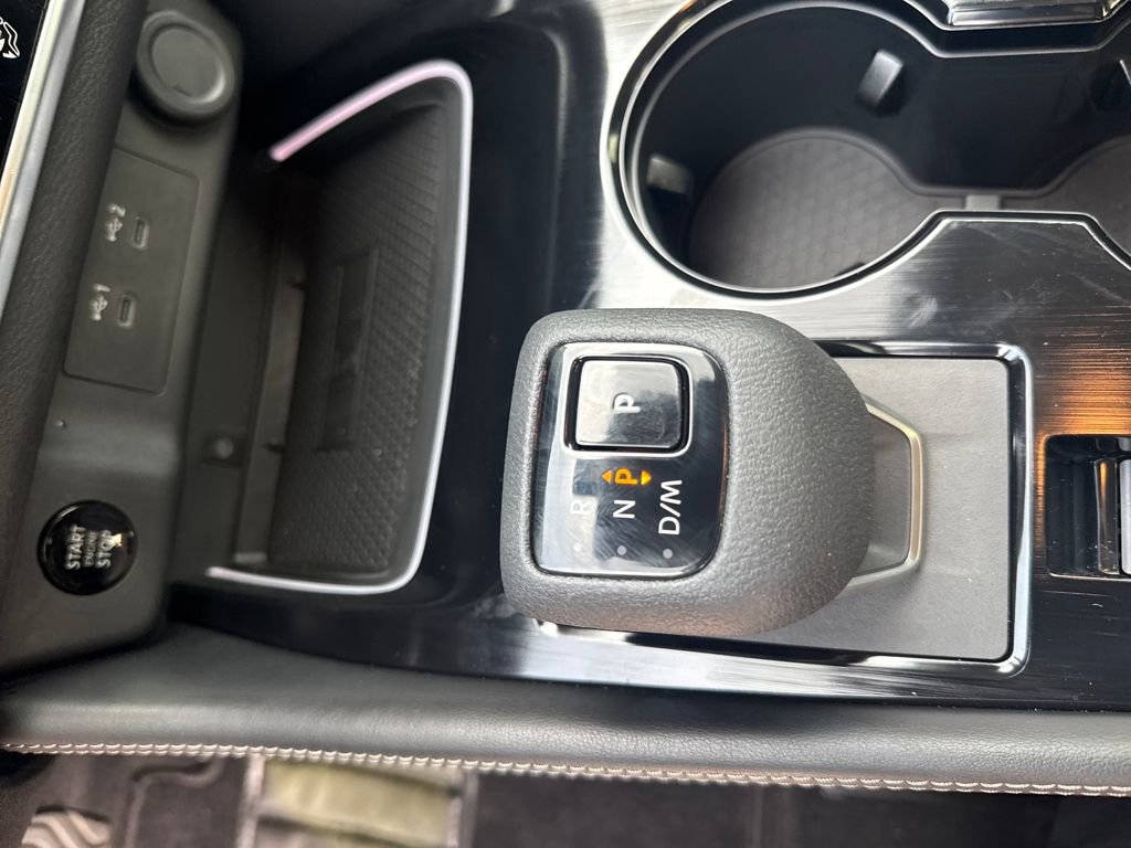Used 2025 Nissan Rogue Platinum FWD image 25