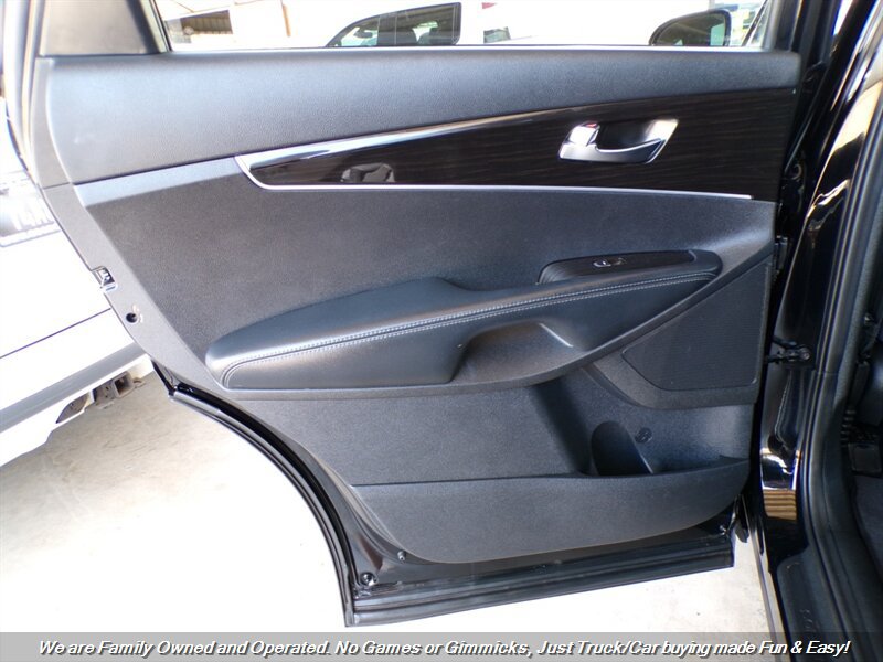 Used 2019 Kia Sorento L FWD image 17