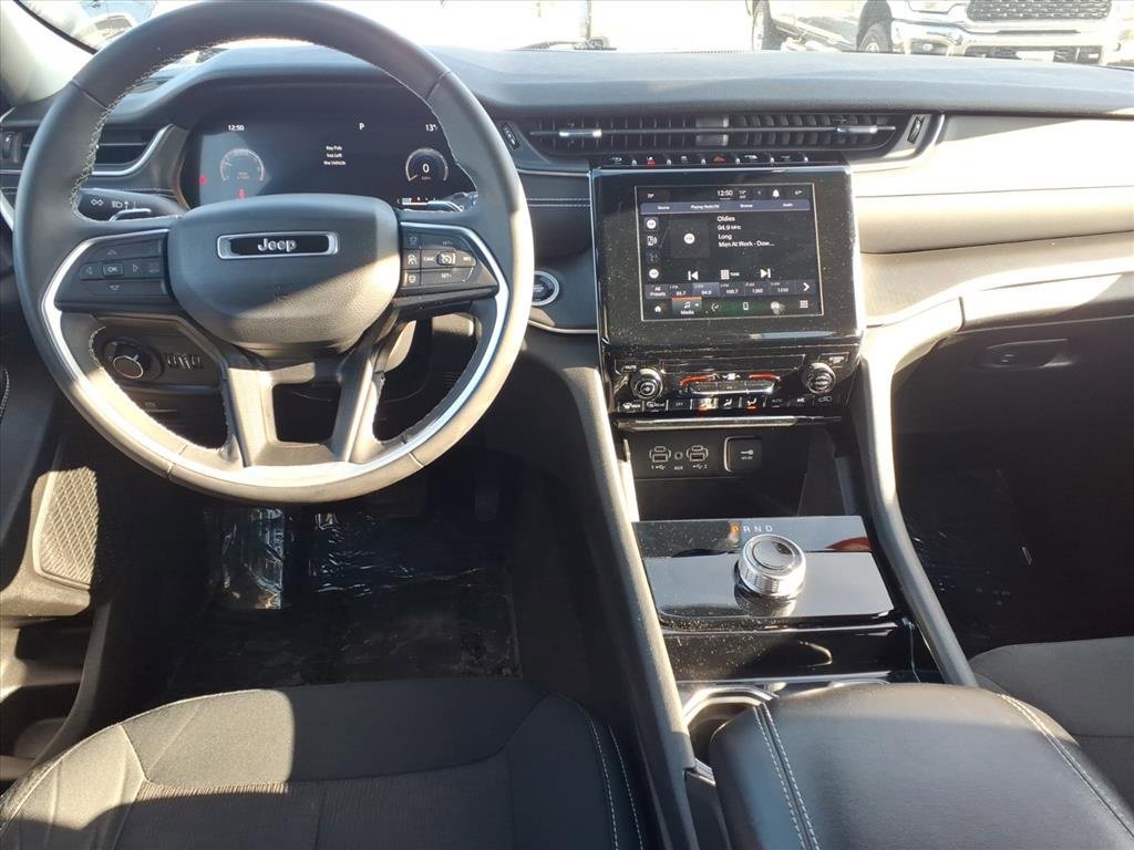 Used 2023 Jeep Grand Cherokee Laredo image 8