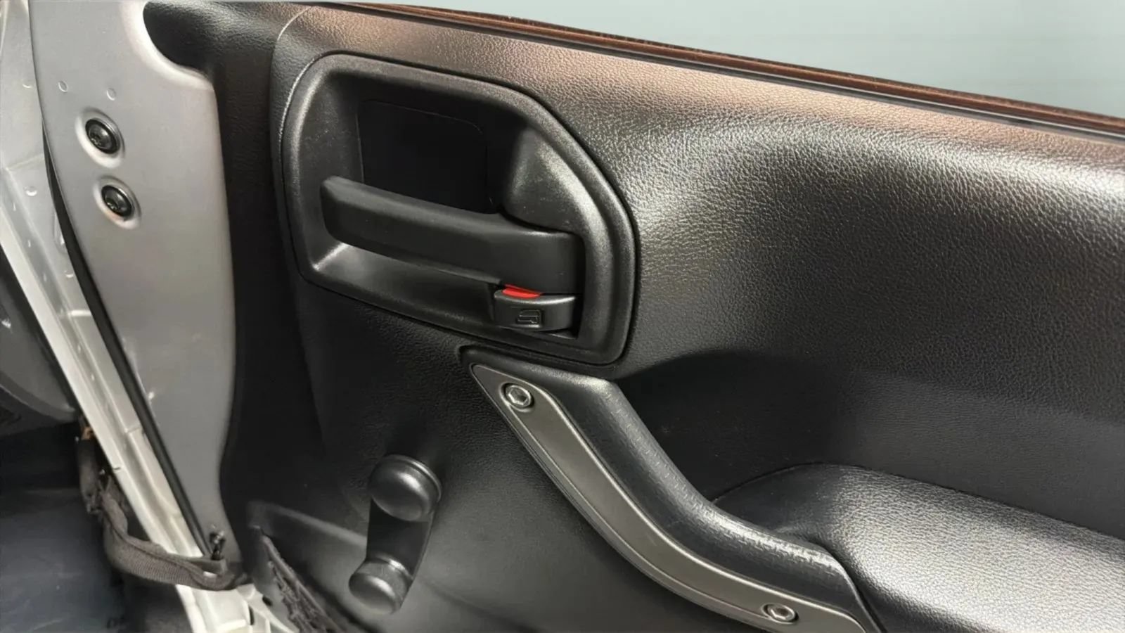 Used 2012 Jeep Wrangler Sport AWD/4WD image 17