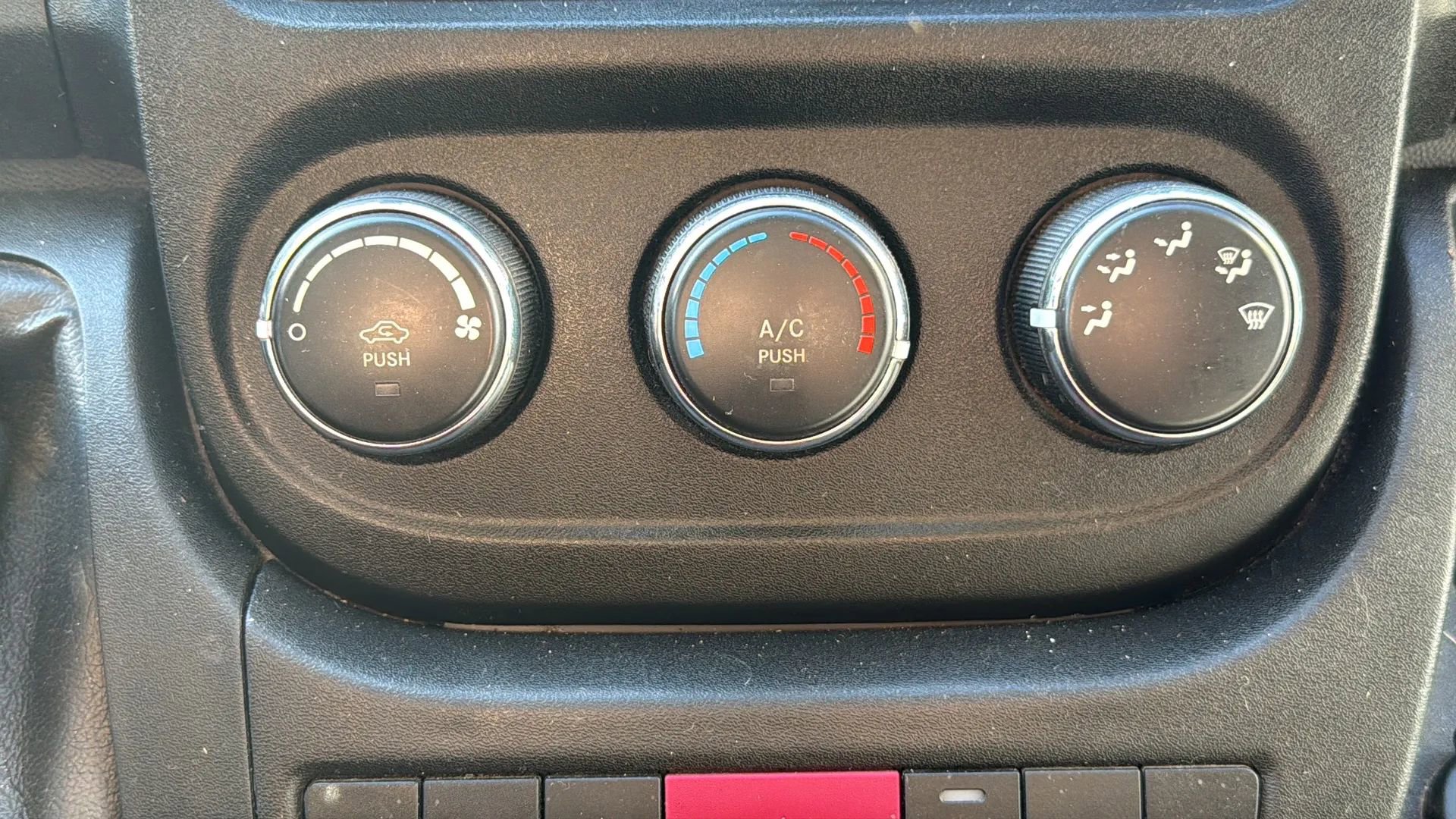 Used 2014 RAM ProMaster 2500 w/ Premium Appearance Group image 20