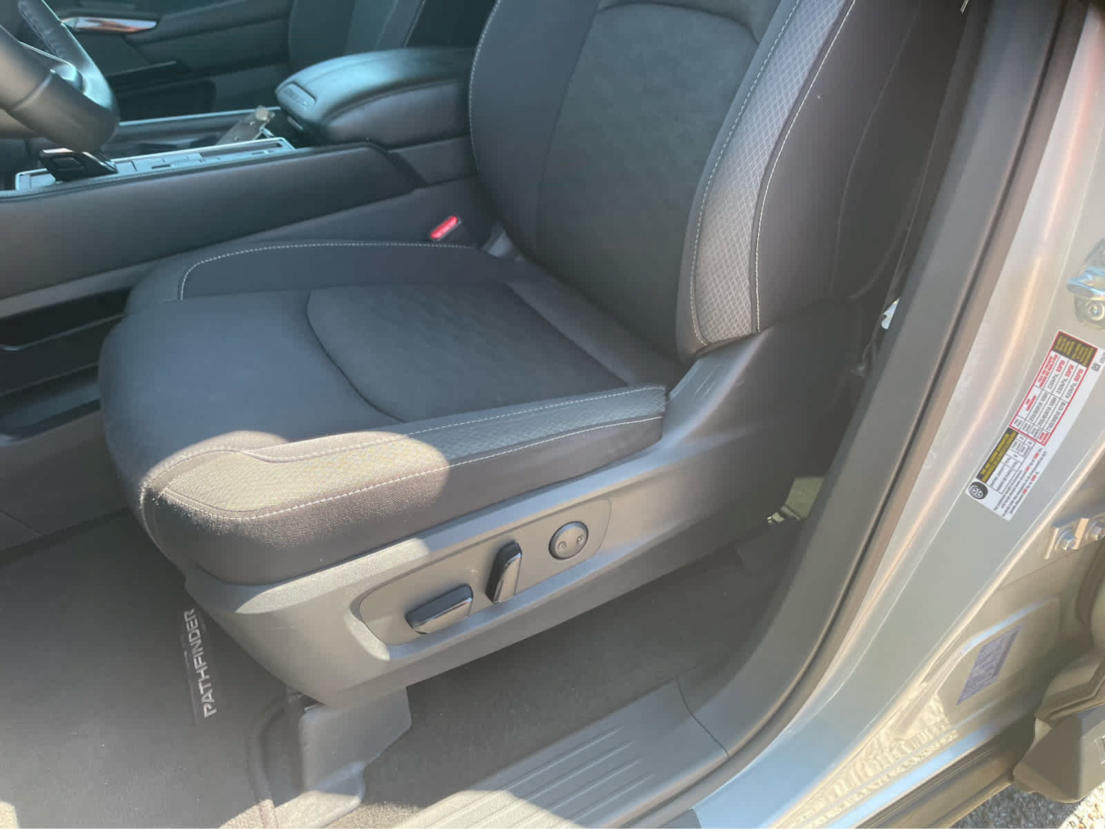 Used 2024 Nissan Pathfinder SV FWD image 13