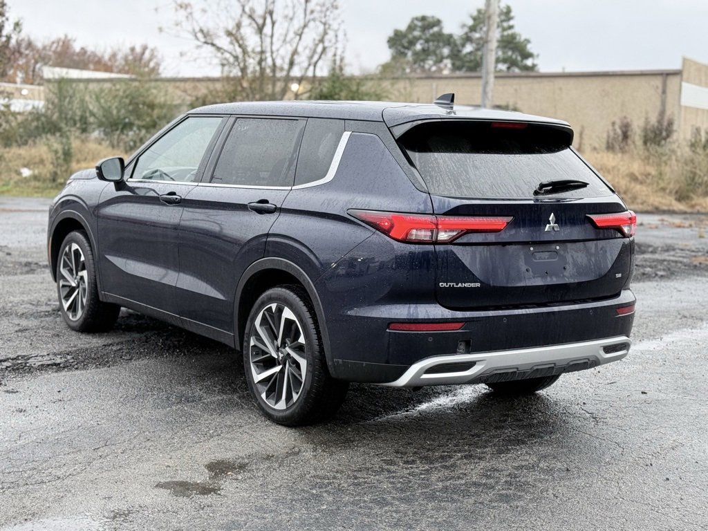 Used 2024 Mitsubishi Outlander SE image 5