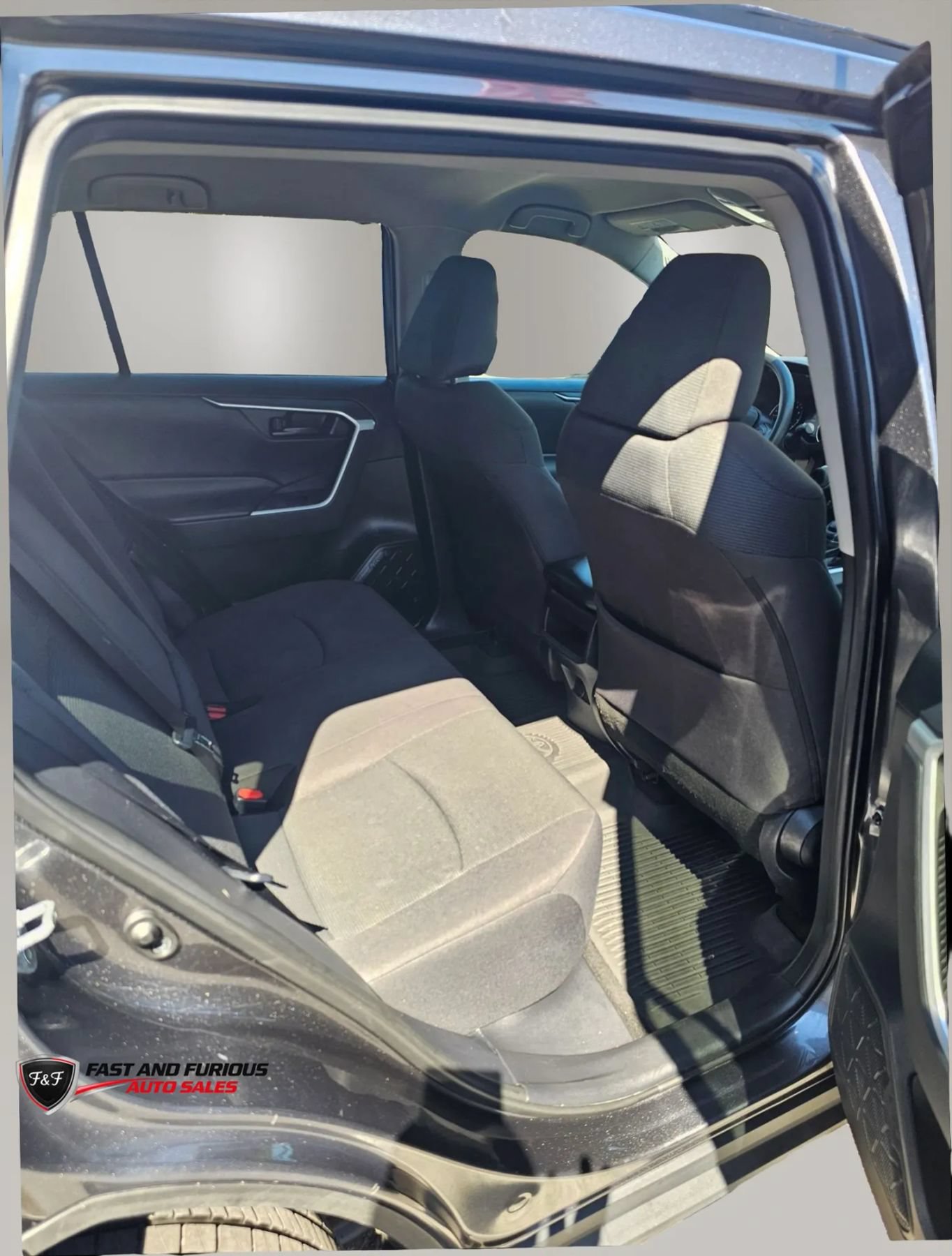 Used 2021 Toyota RAV4 LE AWD/4WD image 9