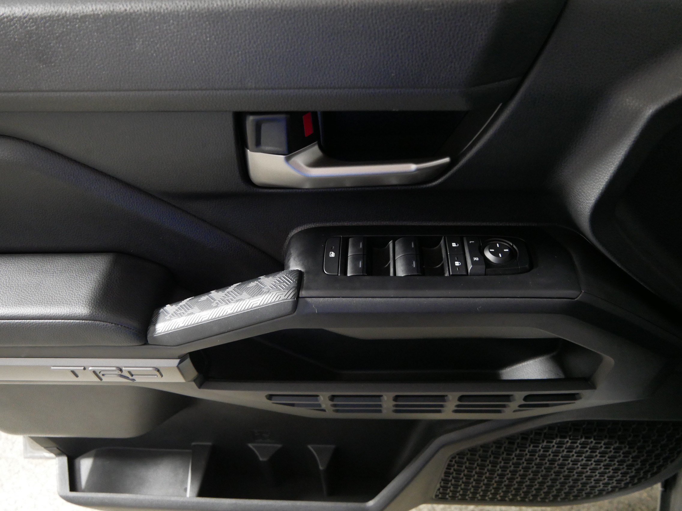 Used 2025 Toyota Tacoma TRD Off-Road w/ TRD Off Road Premium Package AWD/4WD image 19