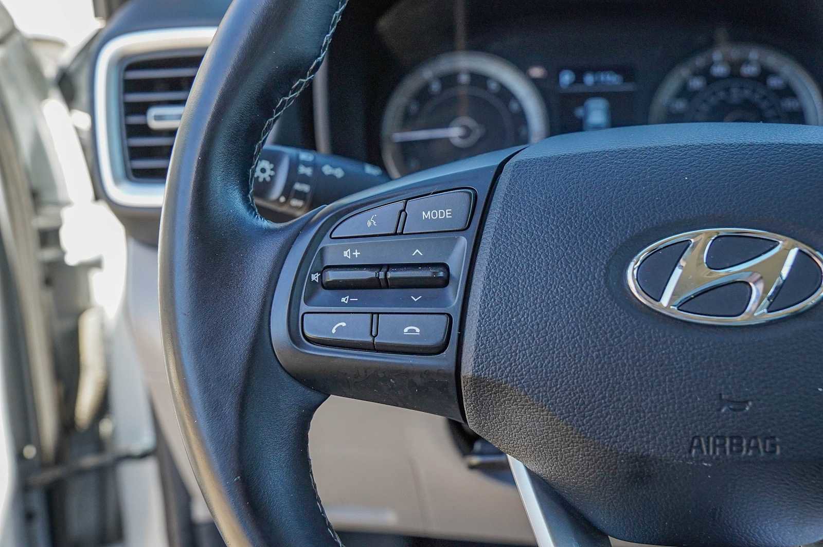 Used 2022 Hyundai Venue SEL image 13