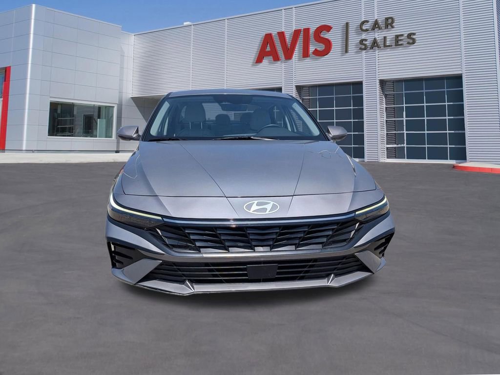 Used 2025 Hyundai Elantra Limited image 2