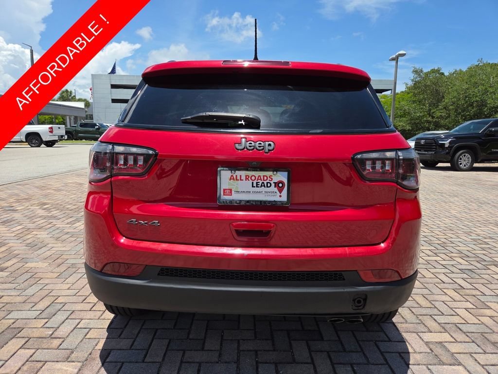 Used 2021 Jeep Compass Latitude w/ Sun and Sound Group AWD/4WD image 10