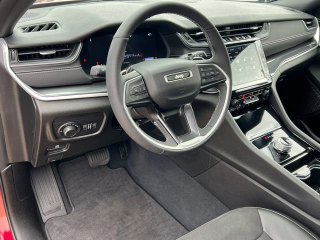 Used 2023 Jeep Grand Cherokee Altitude image 17