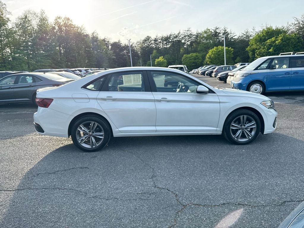Used 2023 Volkswagen Jetta SE w/ Panoramic Sunroof Package FWD image 9