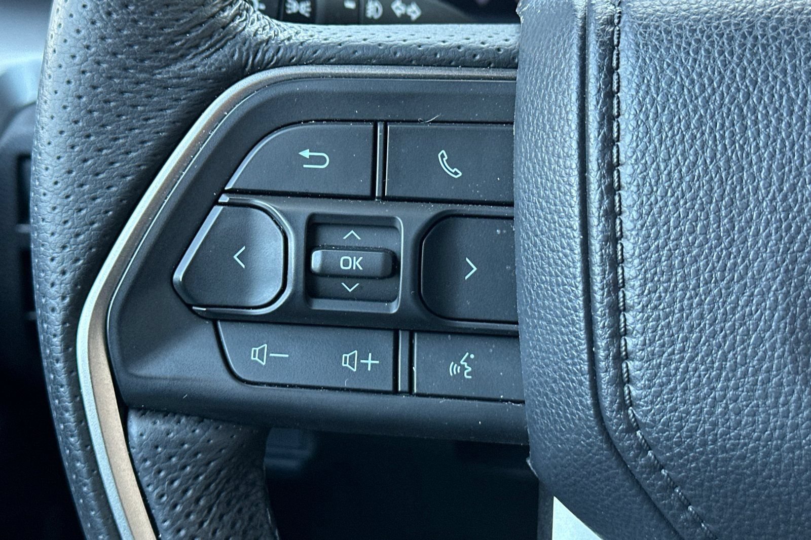 Used 2025 Toyota Tacoma TRD Sport AWD/4WD image 24