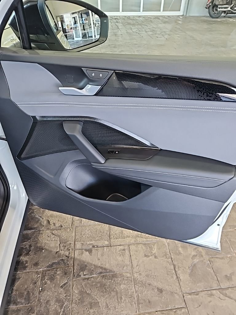 New 2026 Volkswagen Tiguan SE R-Line image 11