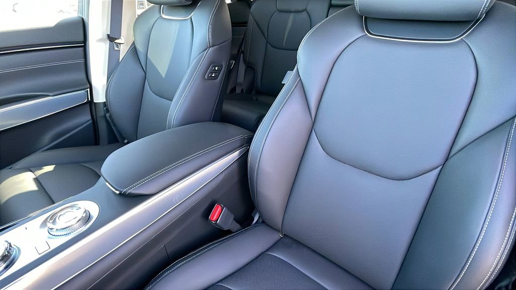 New 2025 Genesis GV70 2.5T w/ Select Package image 16