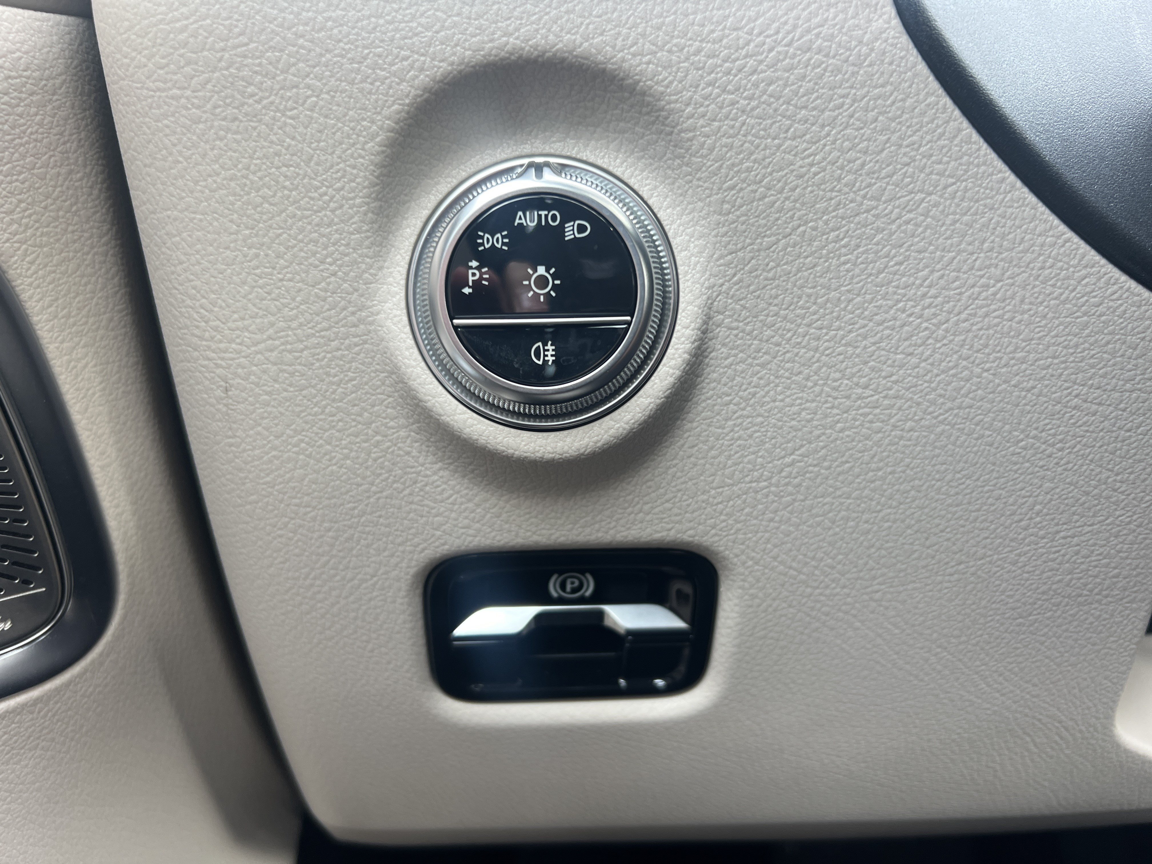 Used 2023 Mercedes-Benz C 300 4MATIC Sedan image 17