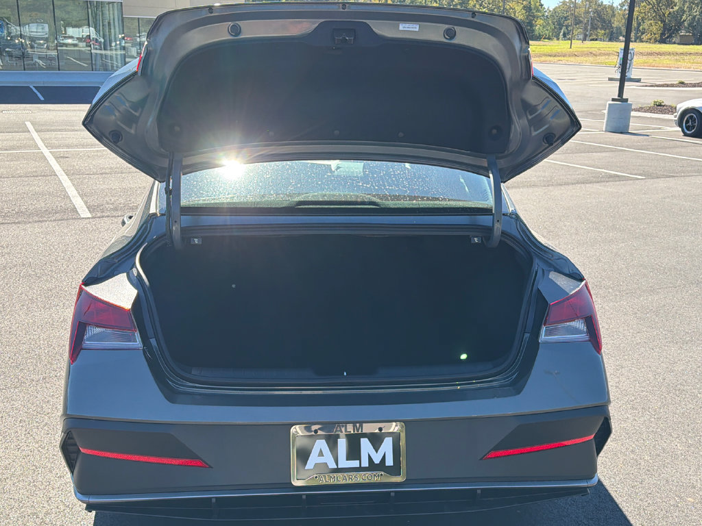 New 2026 Hyundai Elantra SE FWD image 19