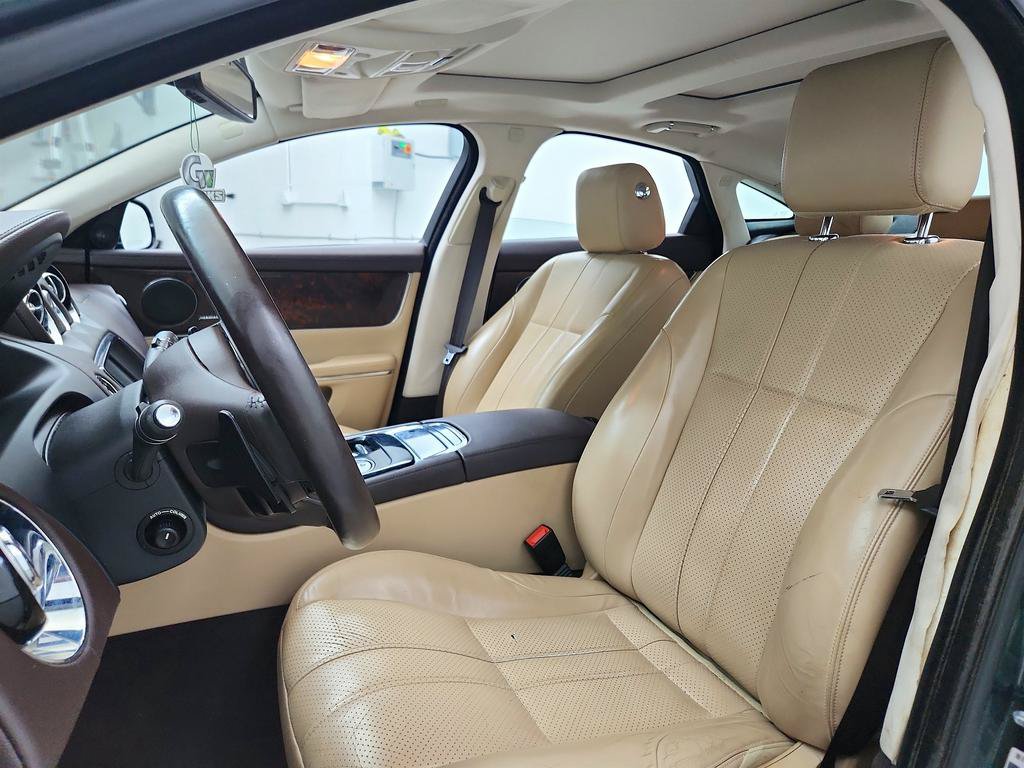 Used 2015 Jaguar XJ AWD image 14