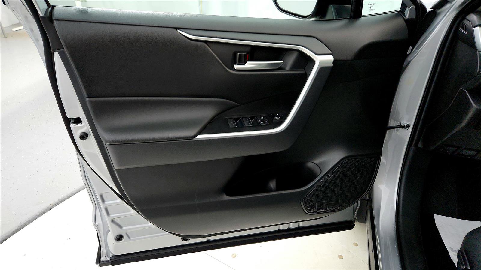 Certified 2025 Toyota RAV4 XLE image 34