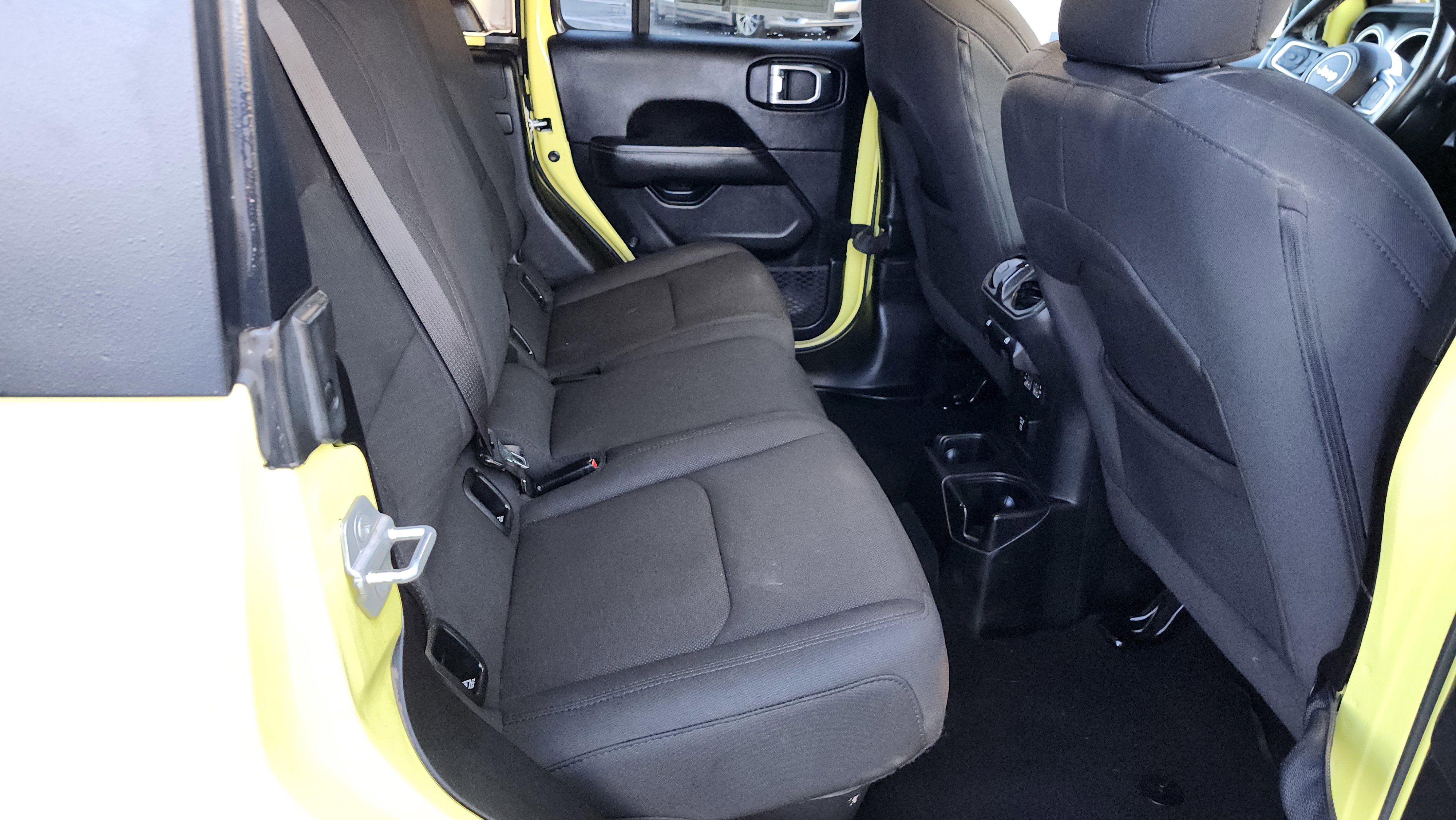 Used 2023 Jeep Gladiator Overland w/ Cold Weather Group image 12